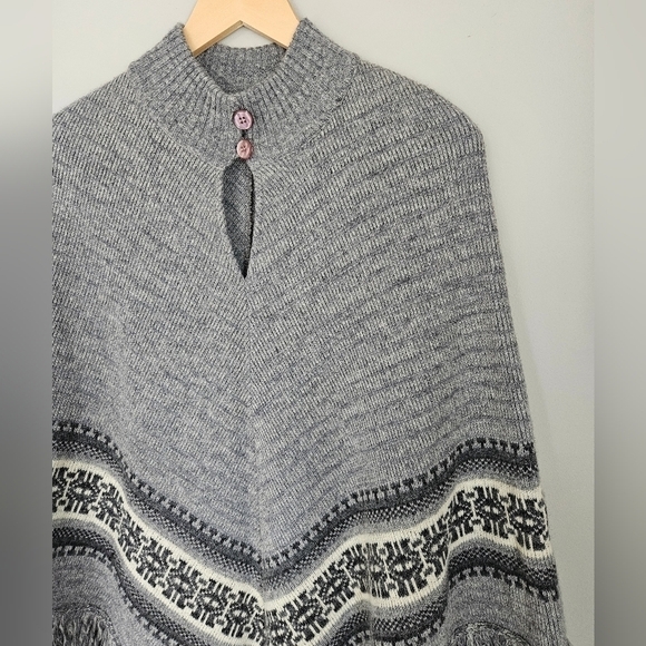 Vintage Wool Puncho by Lady Ann Knits Made  in Canada - Picture 2 of 9